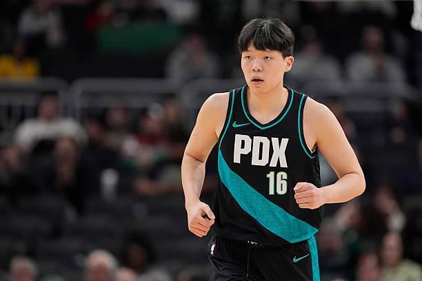 开云电竞苹果版-又是折返跑的一天，杨瀚森登场6分钟1中0得到1板1助&amp;amp;遭隔扣